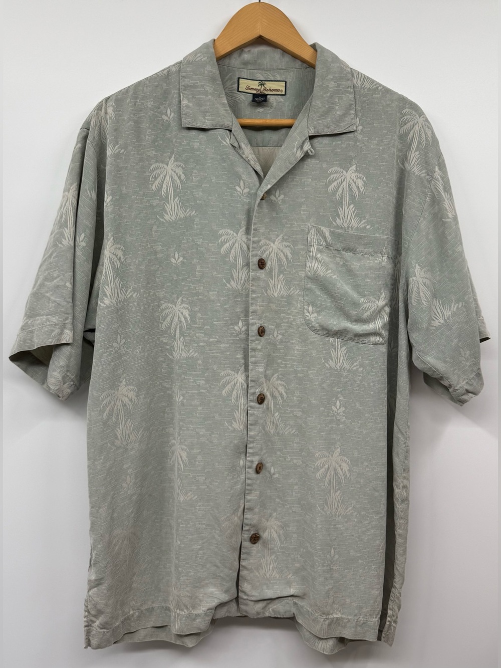Tommy Bahama Hawaiian 100% Silk Short Sleeve Shirt M Palm Trees Tropical Subtle